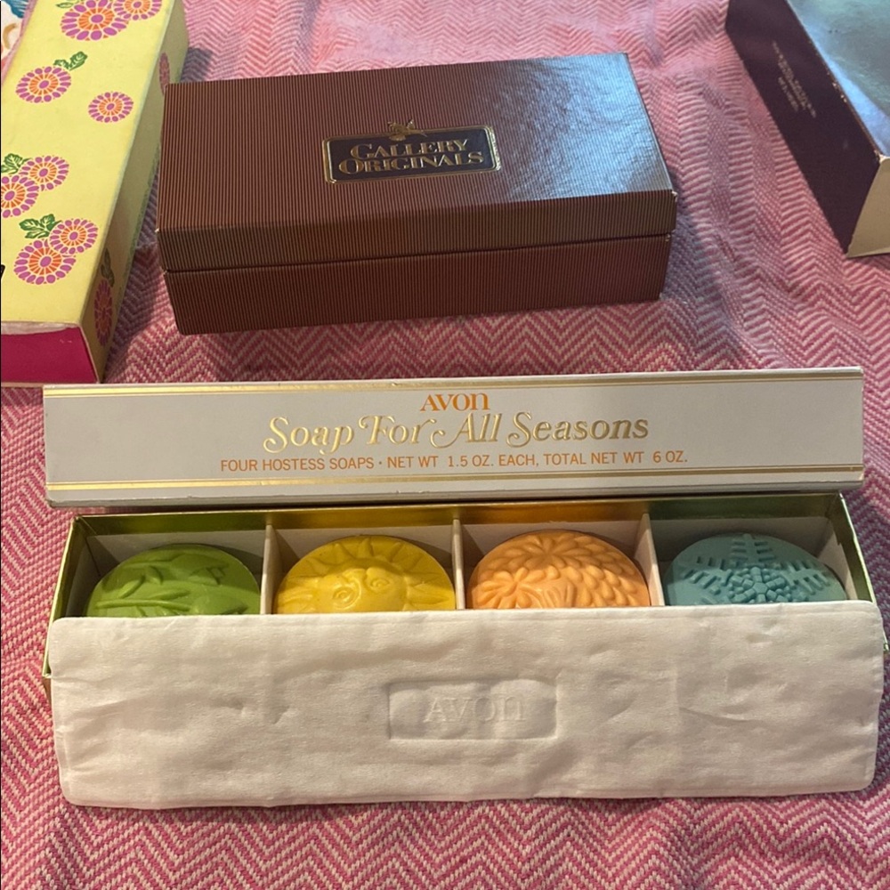 Avon Vintage Soap Sets - For All Seasons, Hana Gasa & Gallery Originals - Picture 4 of 12